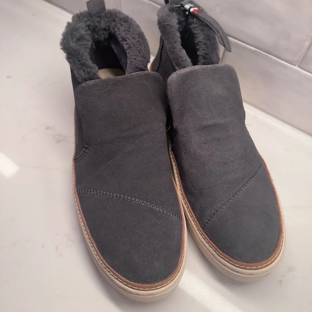 Toms Paxton Slip-On Suede Booties Water Resistant Gray Fur Lined Women’s Size 7